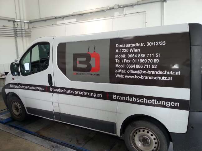 Werkstatt und Firmenwagen